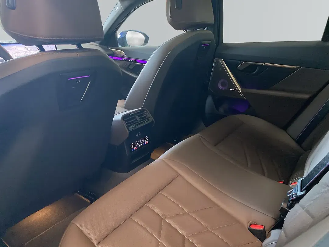 BMW i5 eDrive M Pro - Thumbnail 9