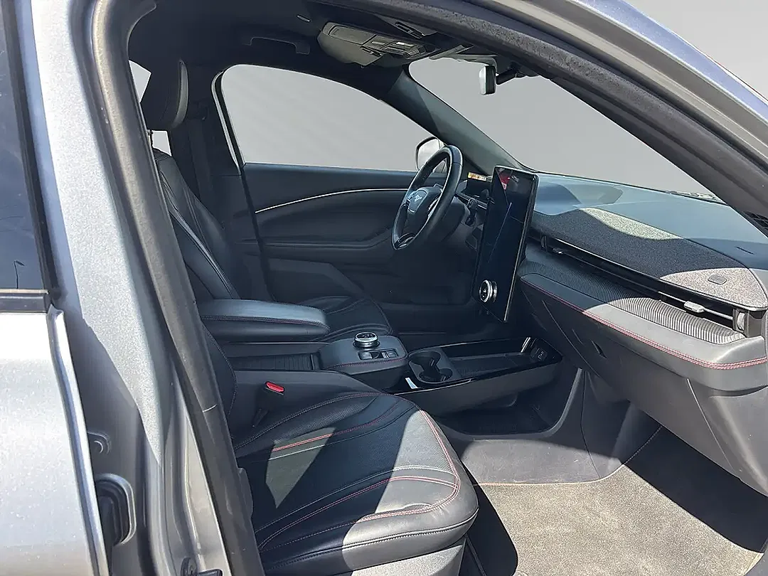 Ford Mustang Mach-E 4x4 - Thumbnail 10