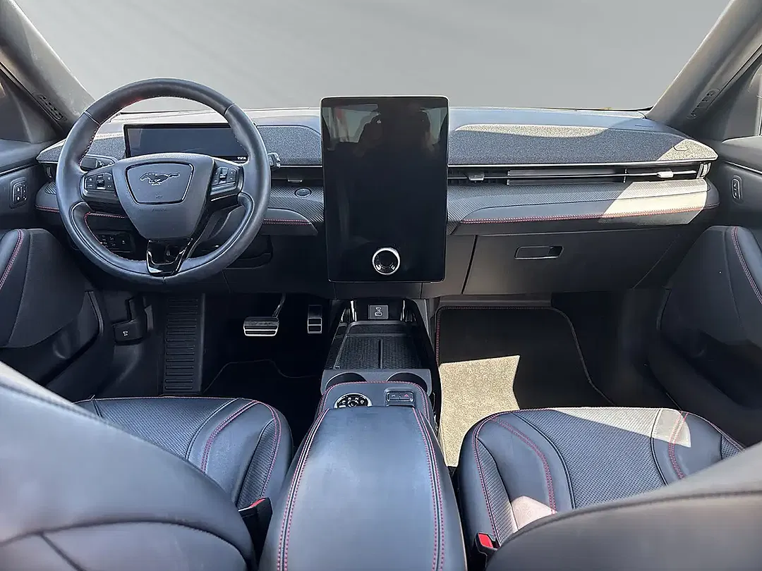 Ford Mustang Mach-E 4x4 - Thumbnail 11