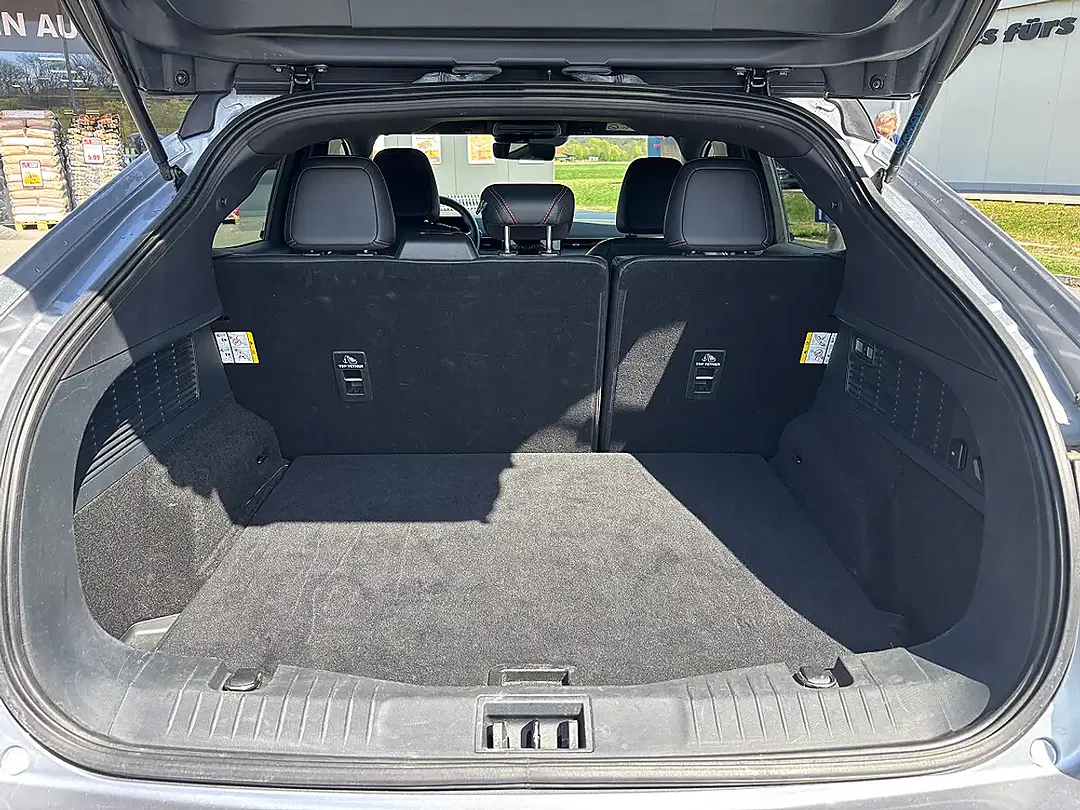 Ford Mustang Mach-E 4x4 - Thumbnail 14