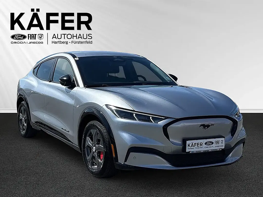 Ford Mustang Mach-E 4x4 - Thumbnail 3