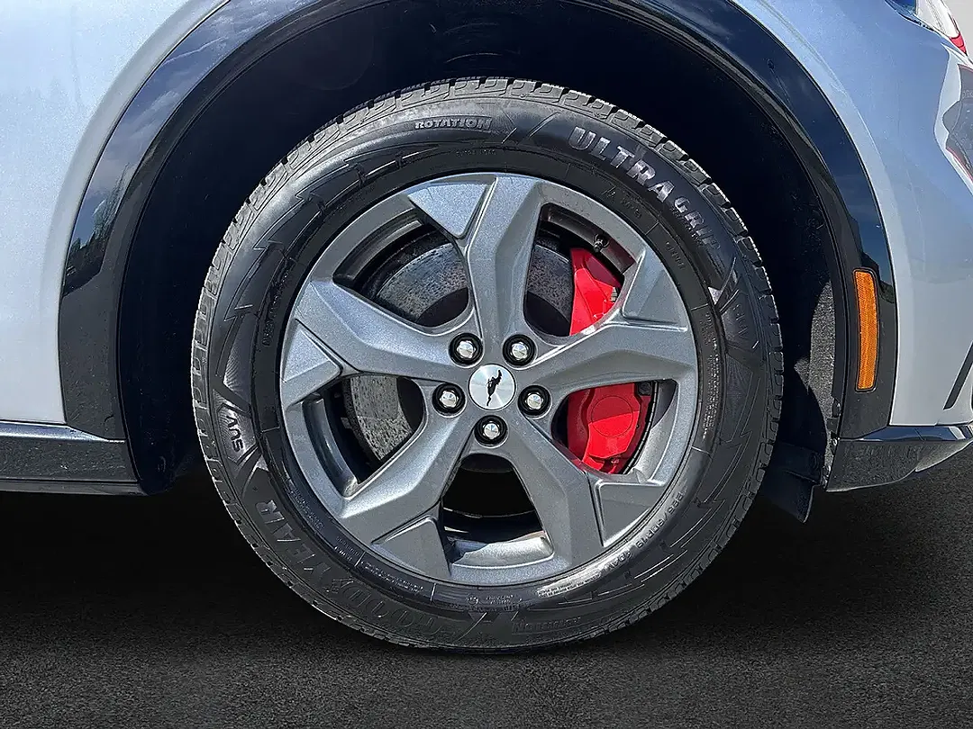 Ford Mustang Mach-E 4x4 - Thumbnail 4