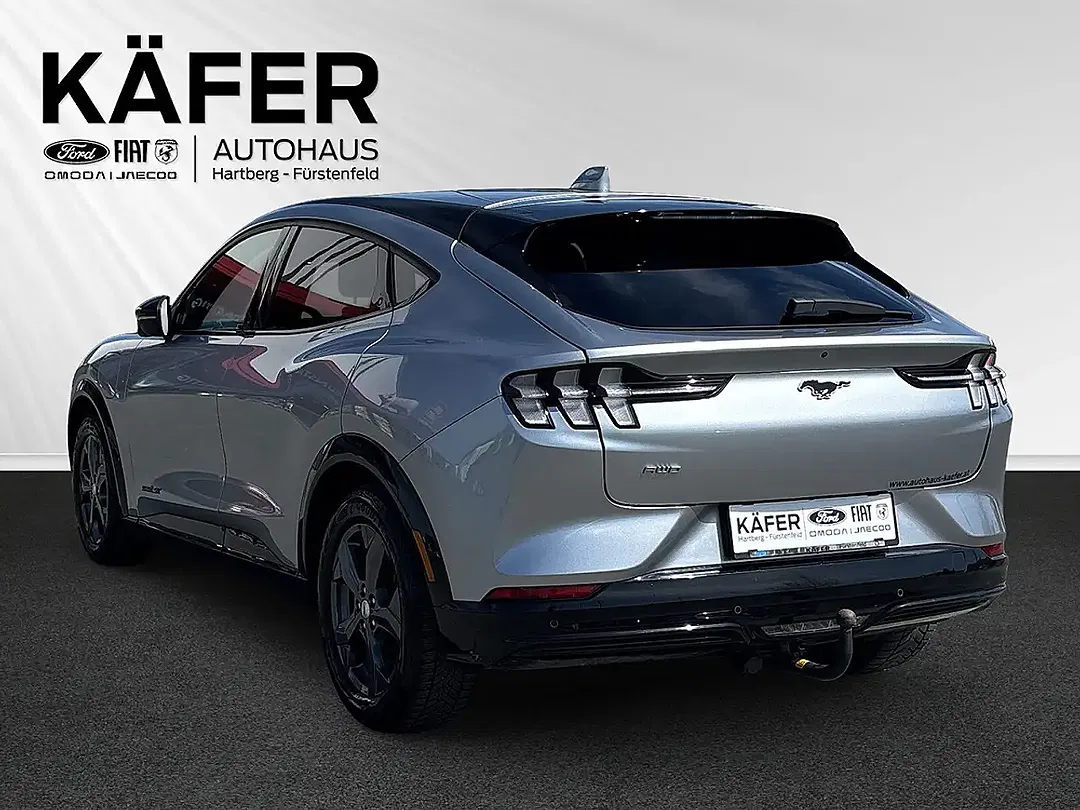 Ford Mustang Mach-E 4x4 - Thumbnail 8