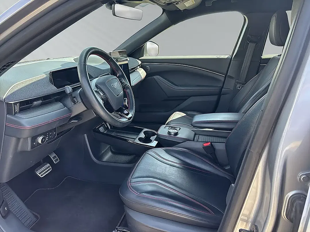 Ford Mustang Mach-E 4x4 - Thumbnail 9