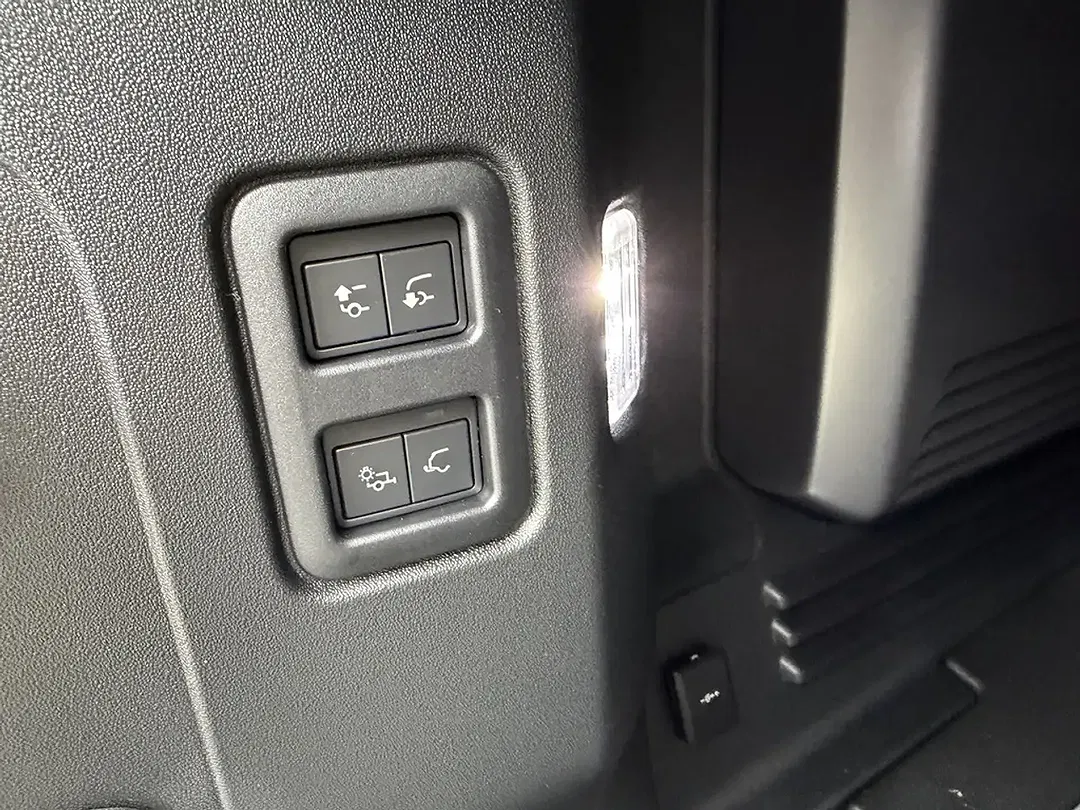 Land Rover Defender P635 OCTA 110 - Thumbnail 25
