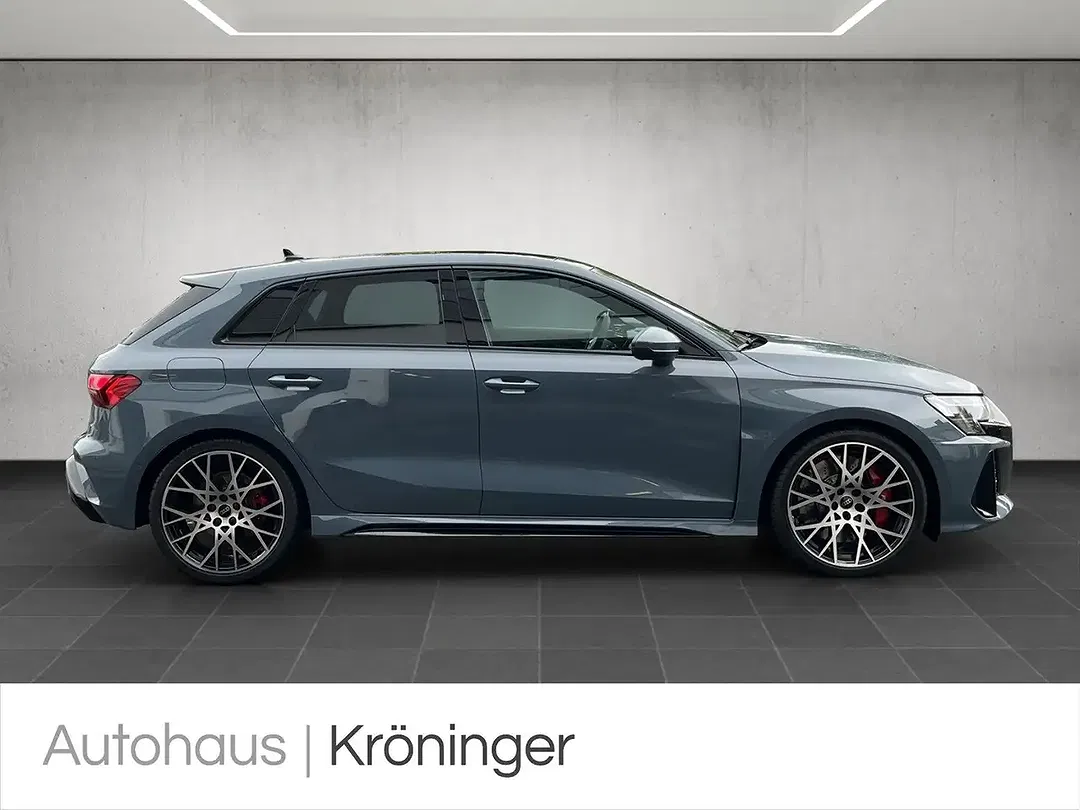 Audi RS3 2.5 quattro RS Sportback - Thumbnail 4