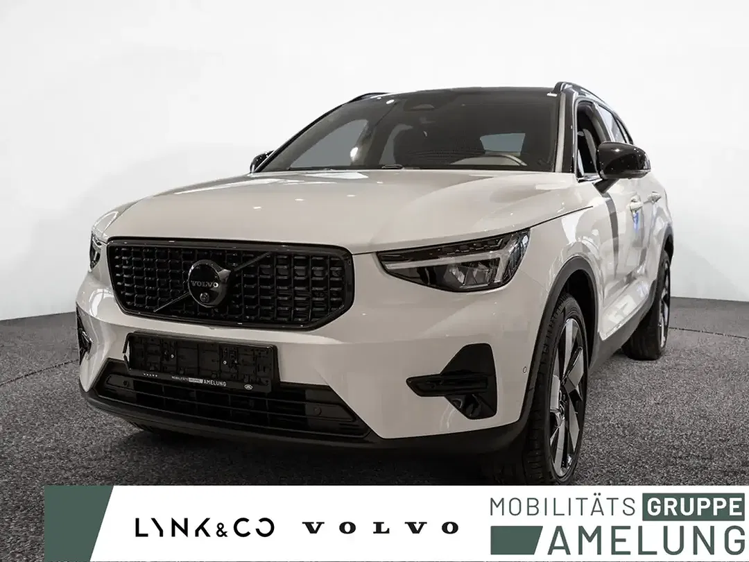 Volvo XC40 2.0 Plus Black Edition - Thumbnail 1