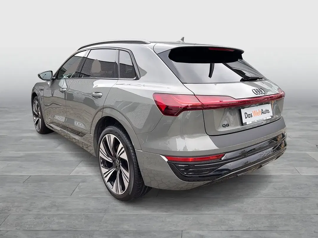 Audi Q8 55 e-tron quattro - Thumbnail 3