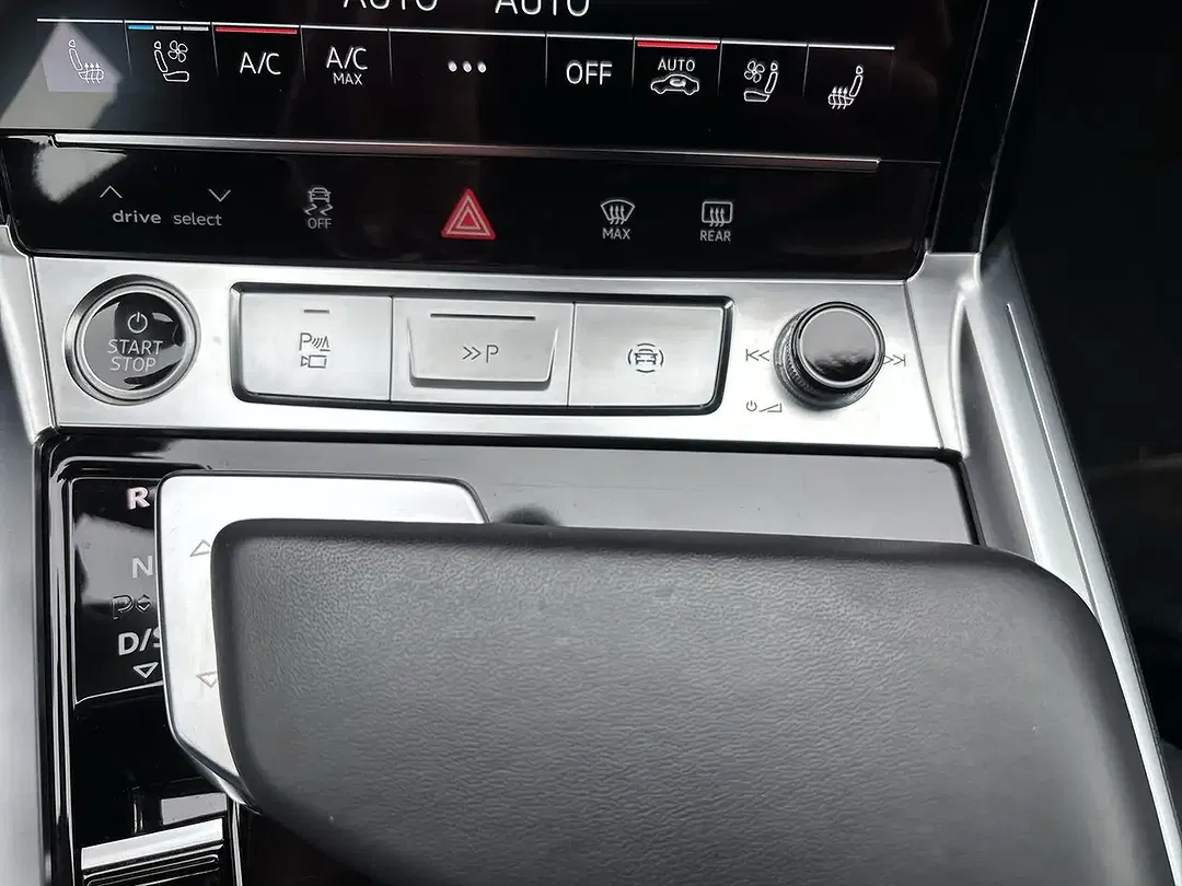 Audi Q8 55 e-tron quattro - Thumbnail 9