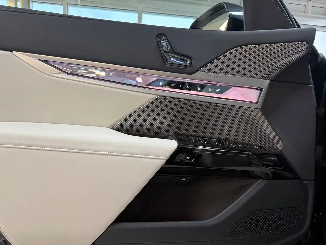 BMW 750 xDrive M Executive Pro - Thumbnail 12