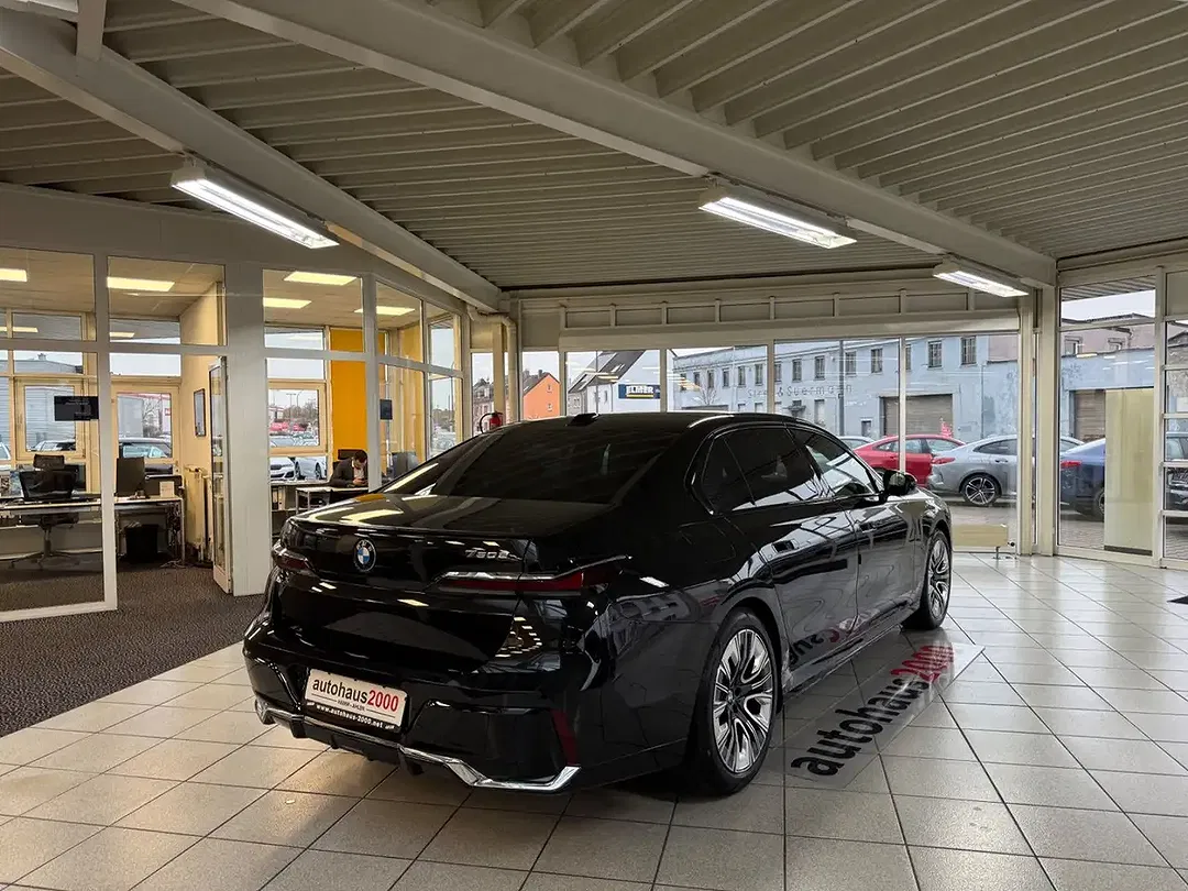 BMW 750 xDrive M Executive Pro - Thumbnail 3