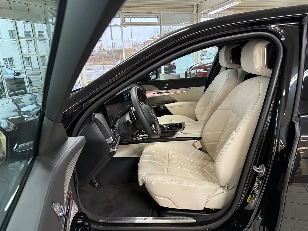 BMW 750 xDrive M Executive Pro - Thumbnail 6