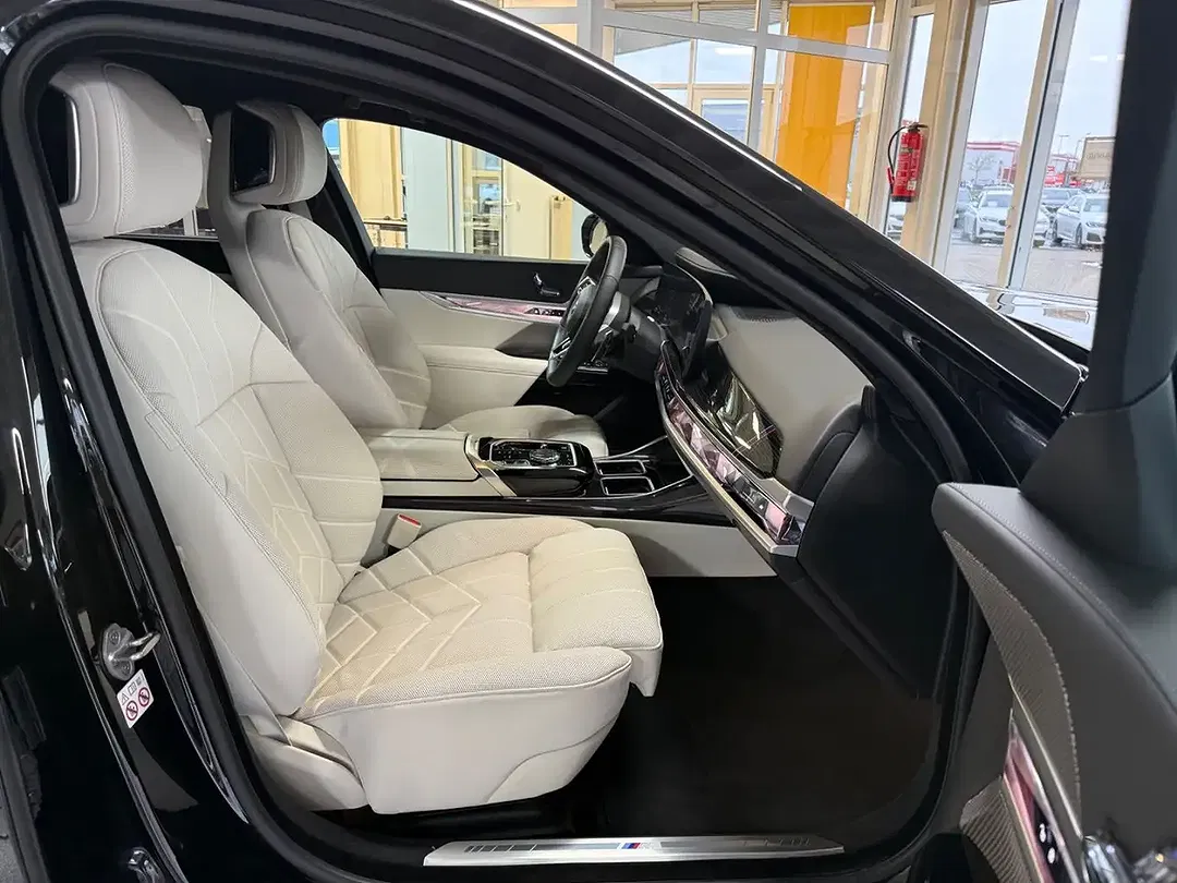 BMW 750 xDrive M Executive Pro - Thumbnail 7