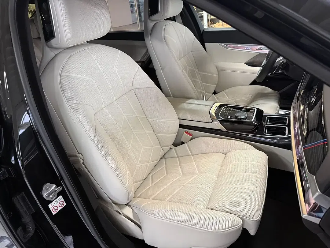 BMW 750 xDrive M Executive Pro - Thumbnail 8