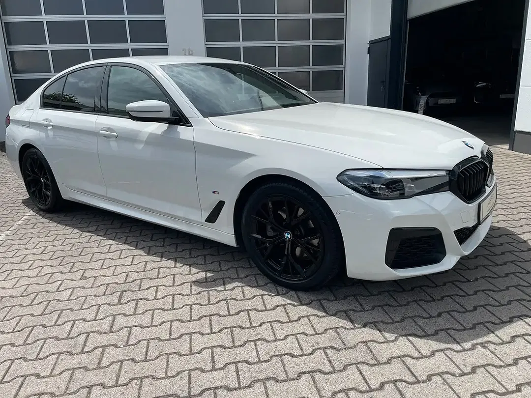 BMW 520 M Sport - Thumbnail 2