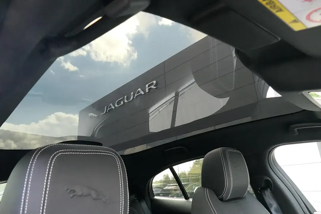 Jaguar I-Pace EV400 R-Dynamic SE - Thumbnail 10