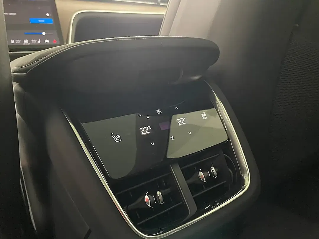 Volvo EX90 AWD Plus - Thumbnail 27