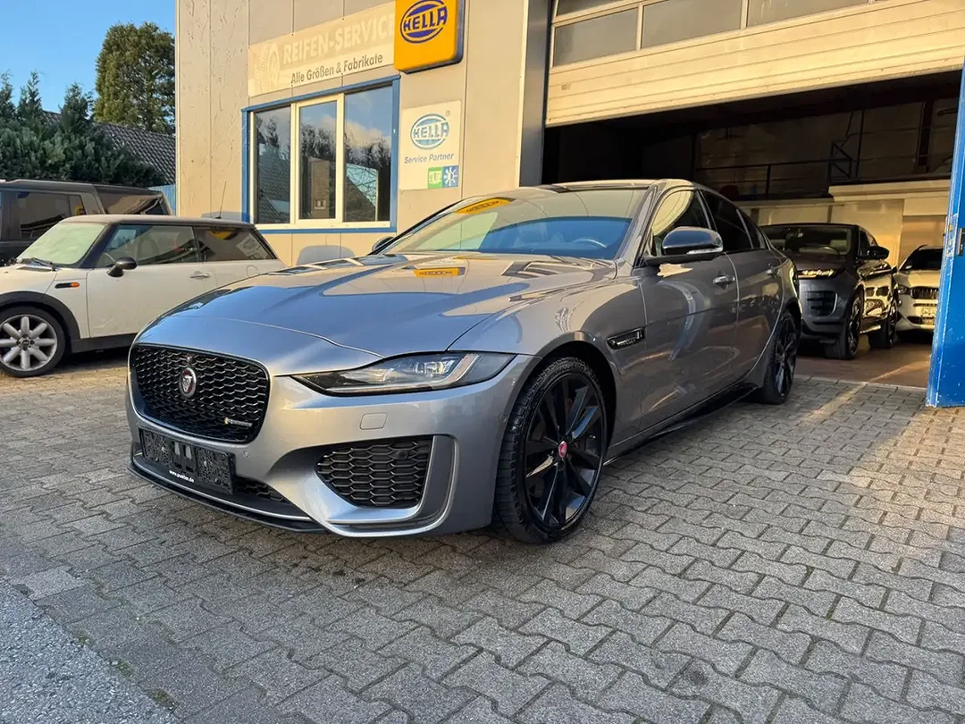 Jaguar XE R-Dynamic Black - Afbeelding 1