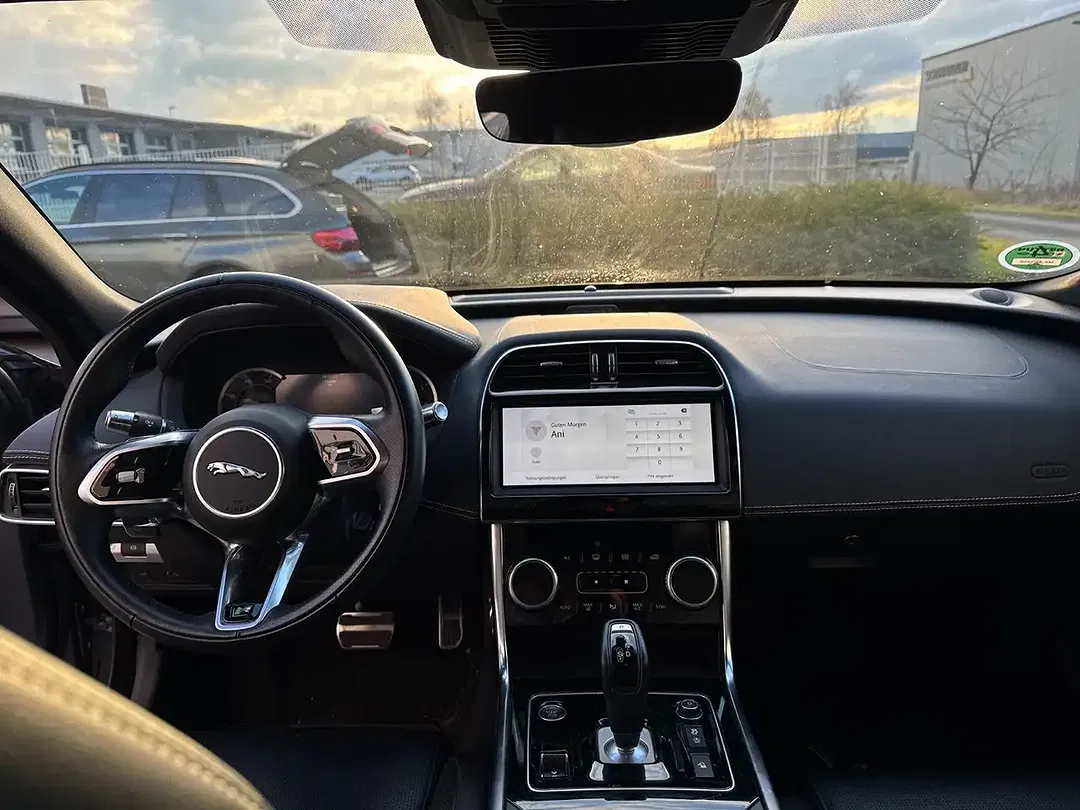 Jaguar XE R-Dynamic Black - Thumbnail 10