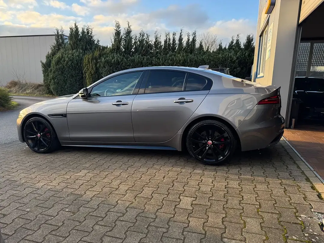 Jaguar XE R-Dynamic Black - Thumbnail 6