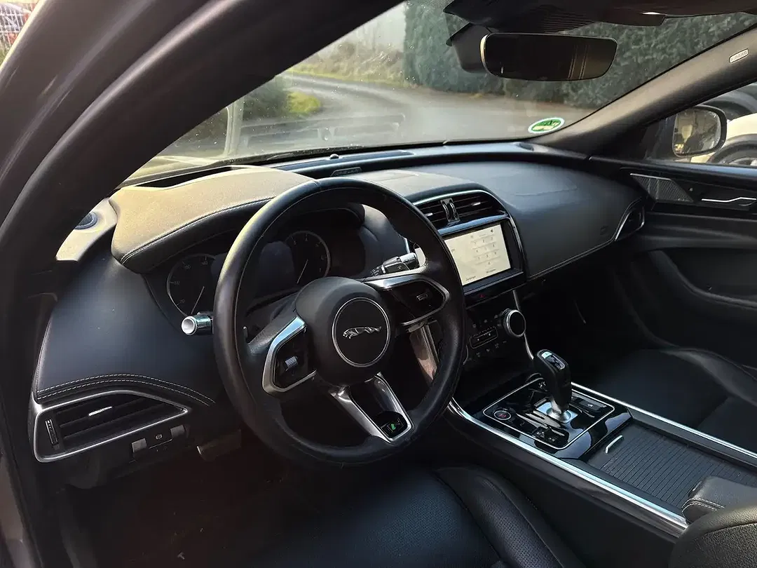 Jaguar XE R-Dynamic Black - Thumbnail 7