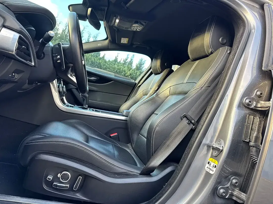 Jaguar XE R-Dynamic Black - Thumbnail 9