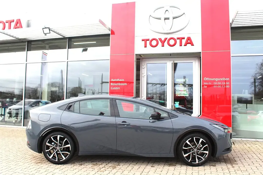 Toyota Prius PHEV Executive - Thumbnail 10