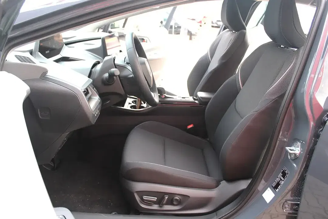 Toyota Prius PHEV Executive - Thumbnail 14