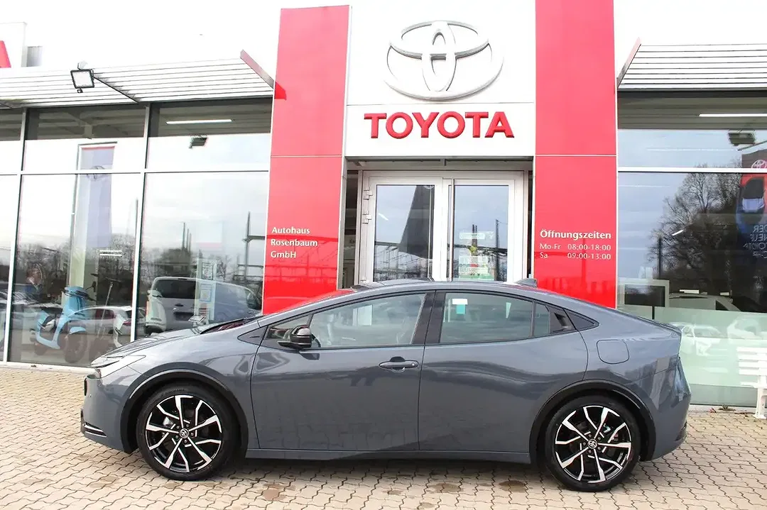 Toyota Prius PHEV Executive - Thumbnail 5