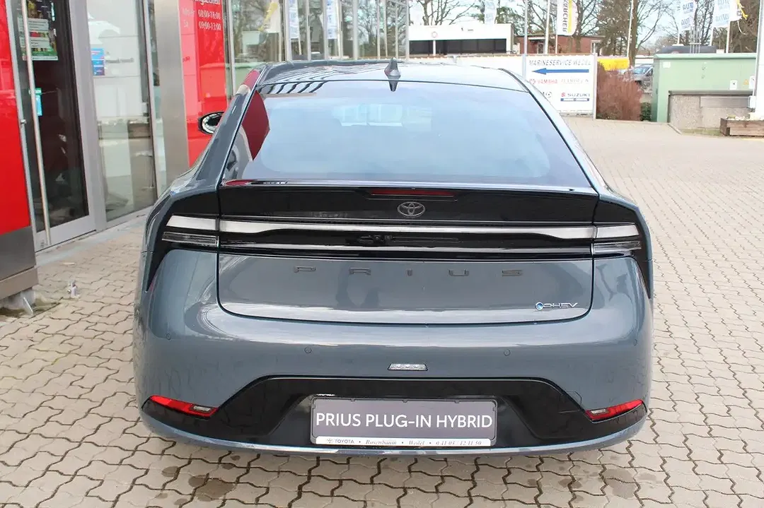 Toyota Prius PHEV Executive - Thumbnail 7