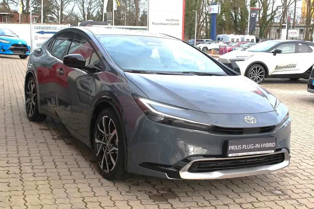 Toyota Prius PHEV Executive - Thumbnail 8