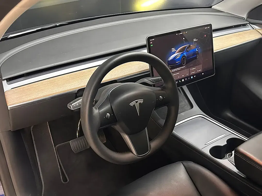 Tesla Model Y AWD Dual Motor Long Range - Thumbnail 12