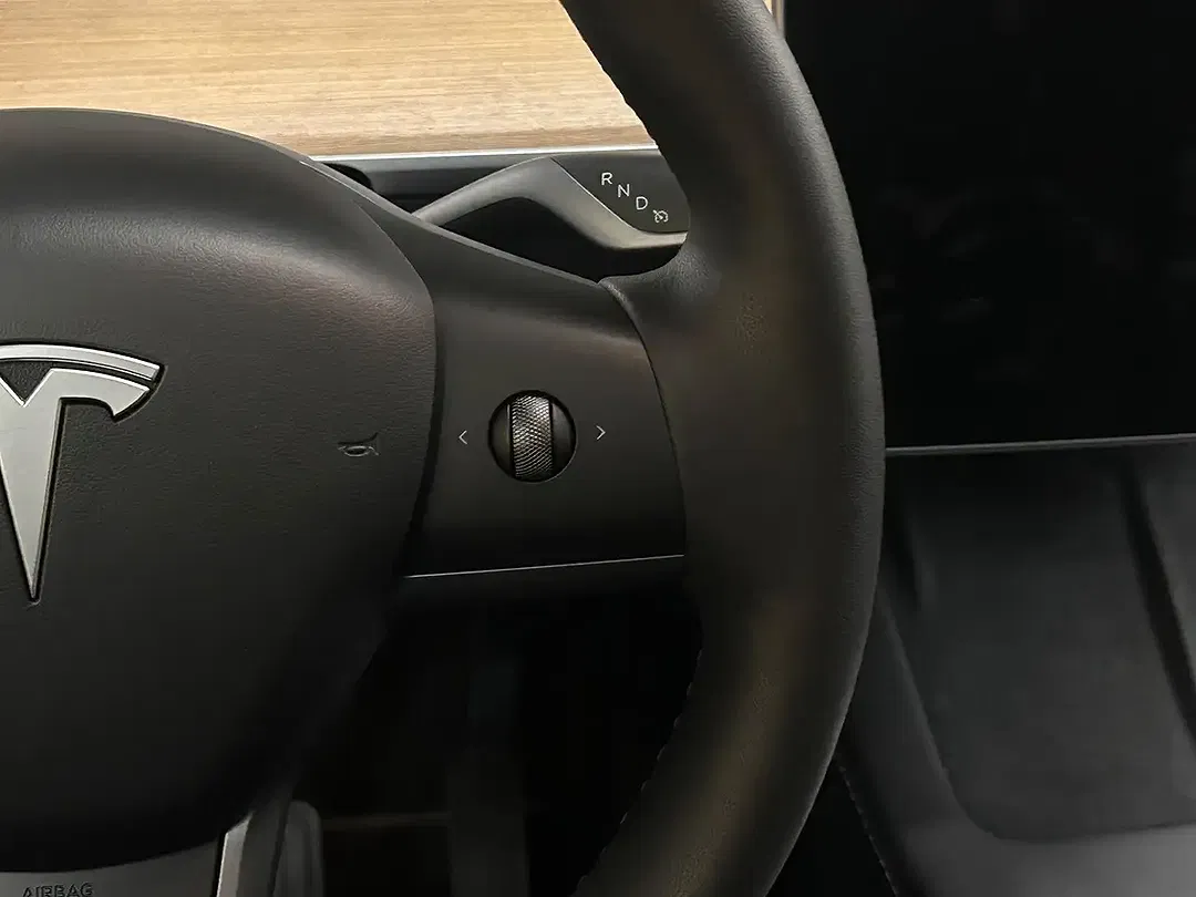 Tesla Model Y AWD Dual Motor Long Range - Thumbnail 17