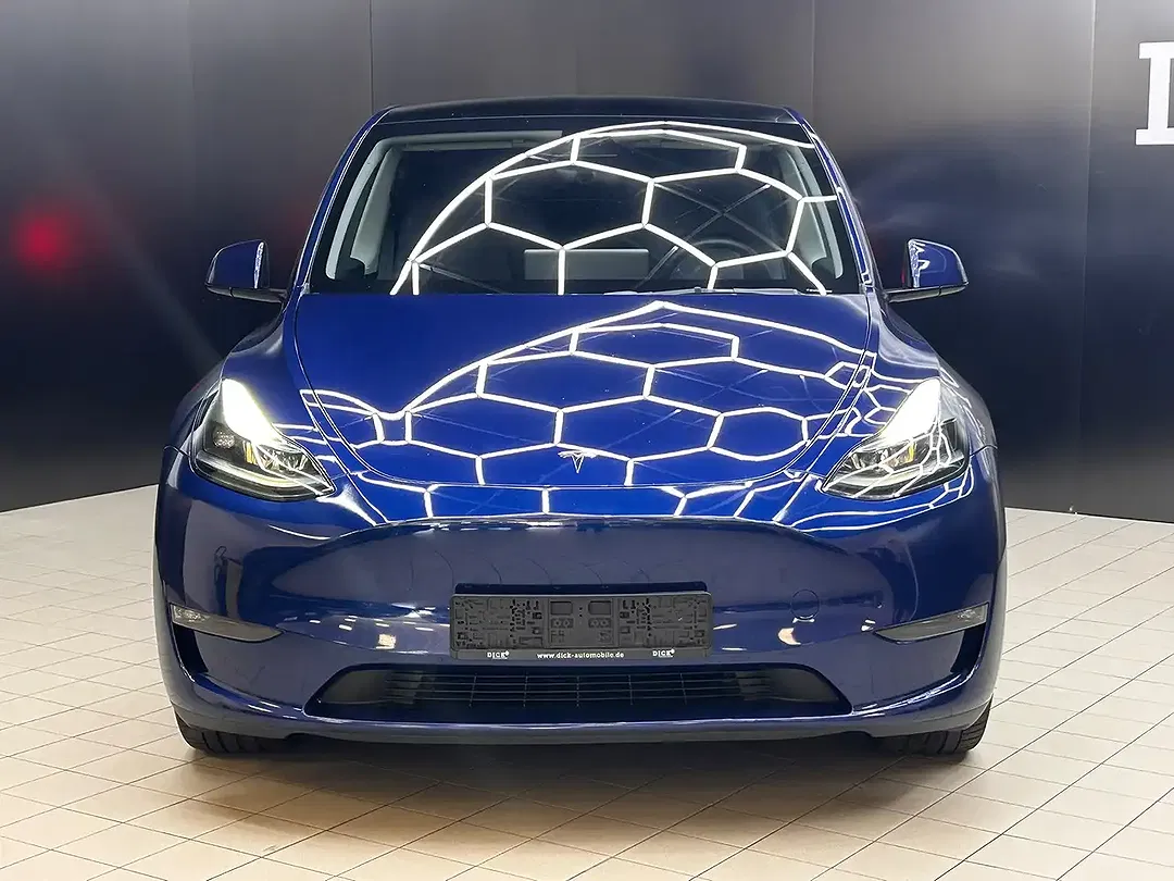 Tesla Model Y AWD Dual Motor Long Range - Thumbnail 3
