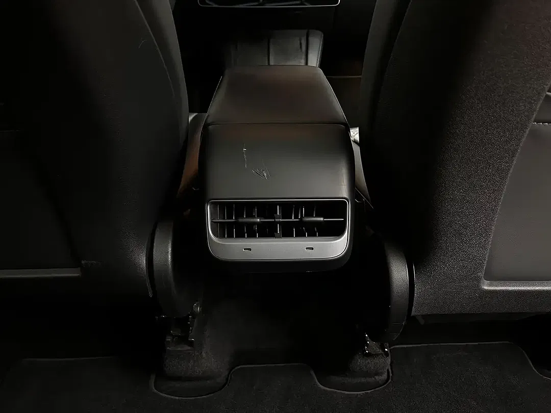 Tesla Model Y AWD Dual Motor Long Range - Thumbnail 23