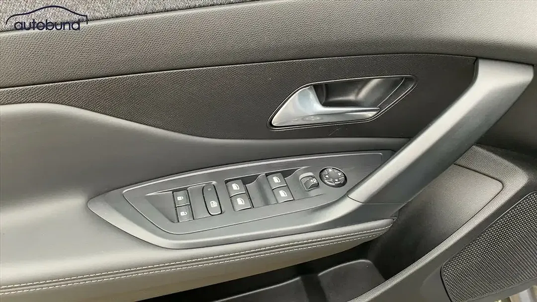 Peugeot 408 180 PHEV Allure - Thumbnail 9