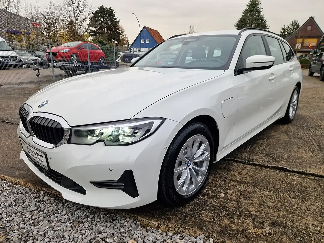 BMW 330 xDrive Advantage - foto 1
