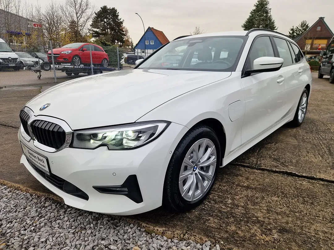 BMW 330 xDrive Advantage - Afbeelding 1