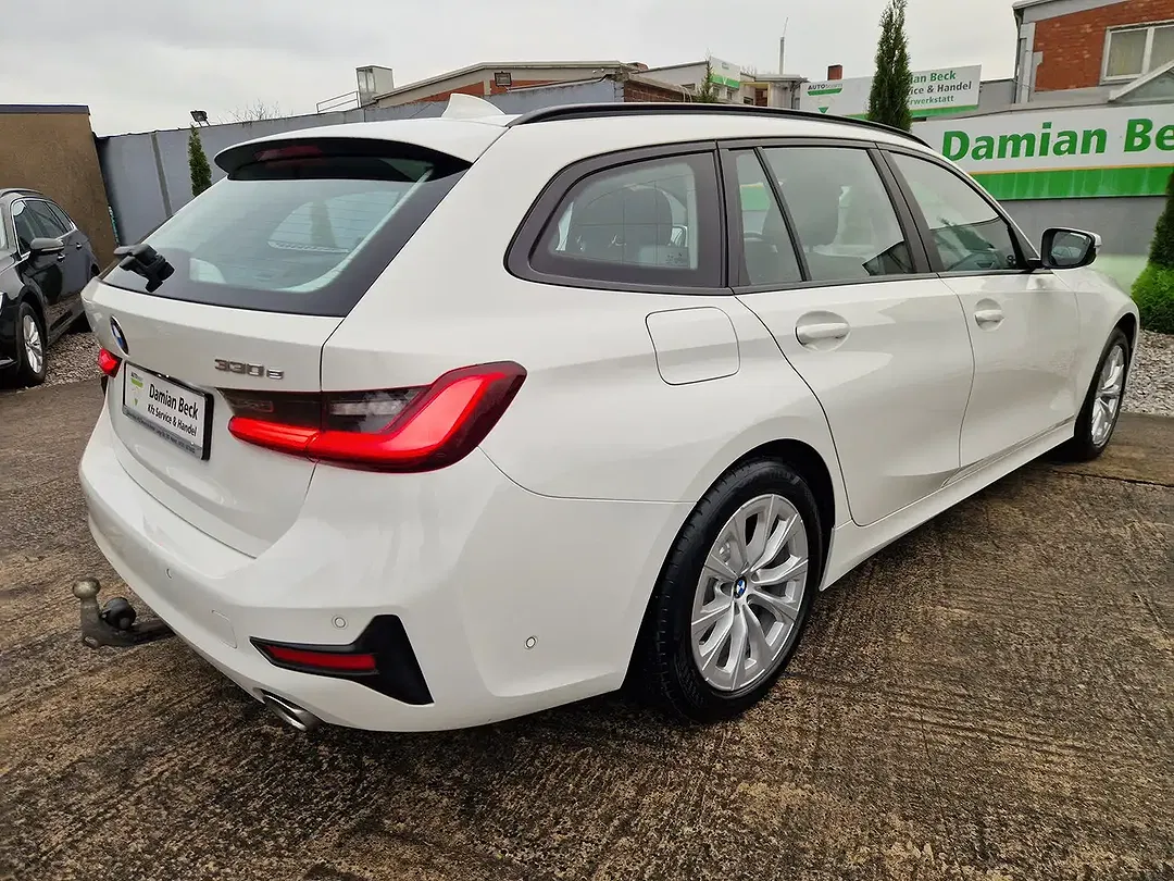BMW 330 xDrive Advantage - Thumbnail 7