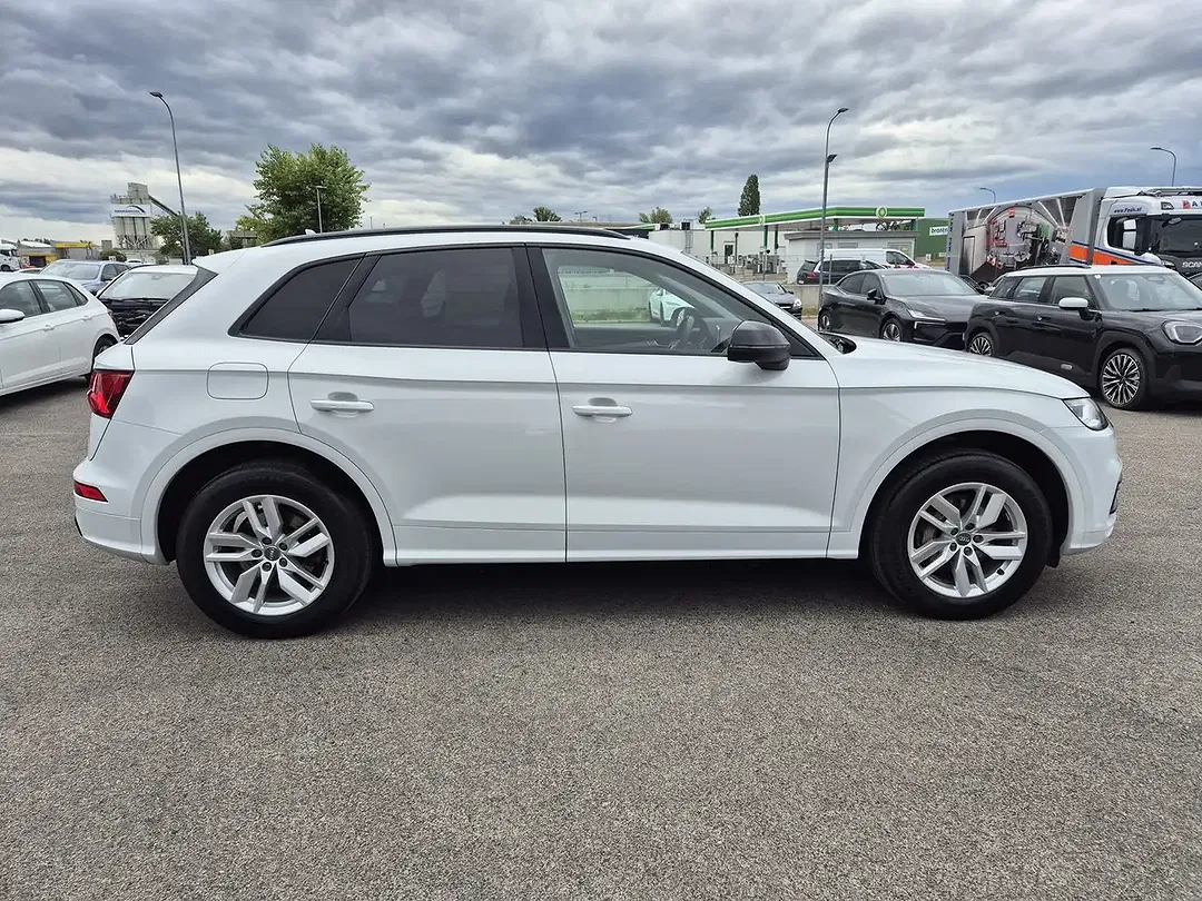 Audi Q5 50 TFSI e quattro sport - Thumbnail 2