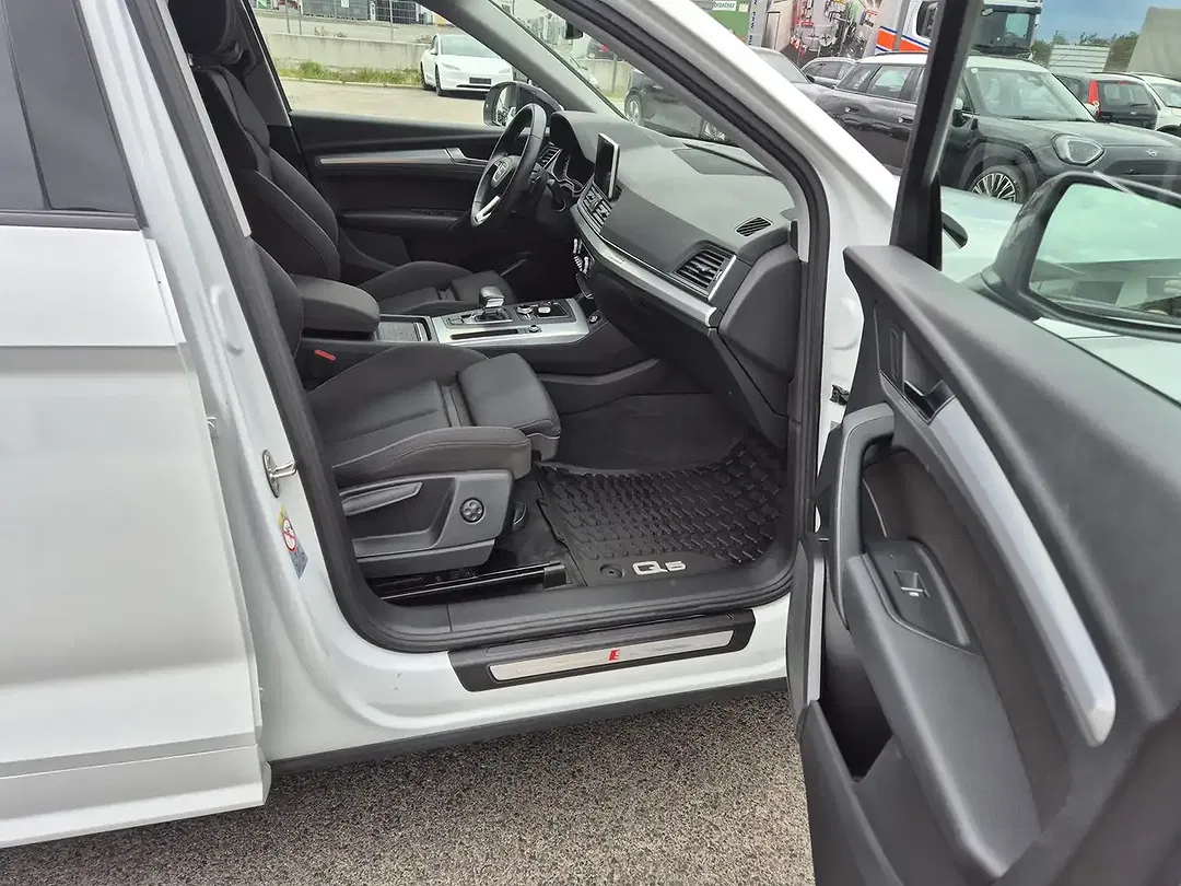 Audi Q5 50 TFSI e quattro sport - Thumbnail 3