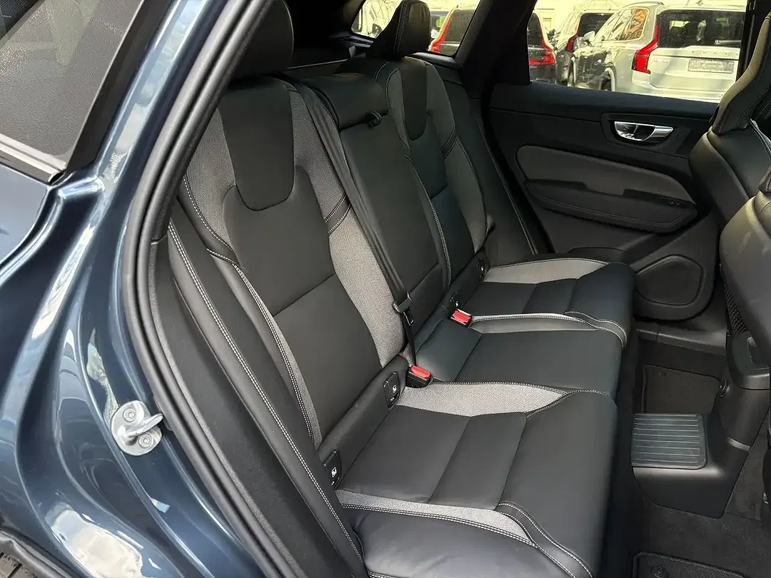 Volvo XC60 T6 Plus Black Edition - Thumbnail 12