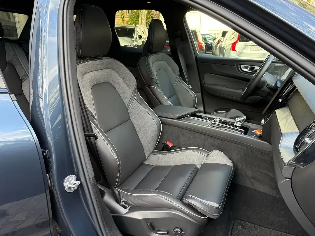Volvo XC60 T6 Plus Black Edition - Thumbnail 13