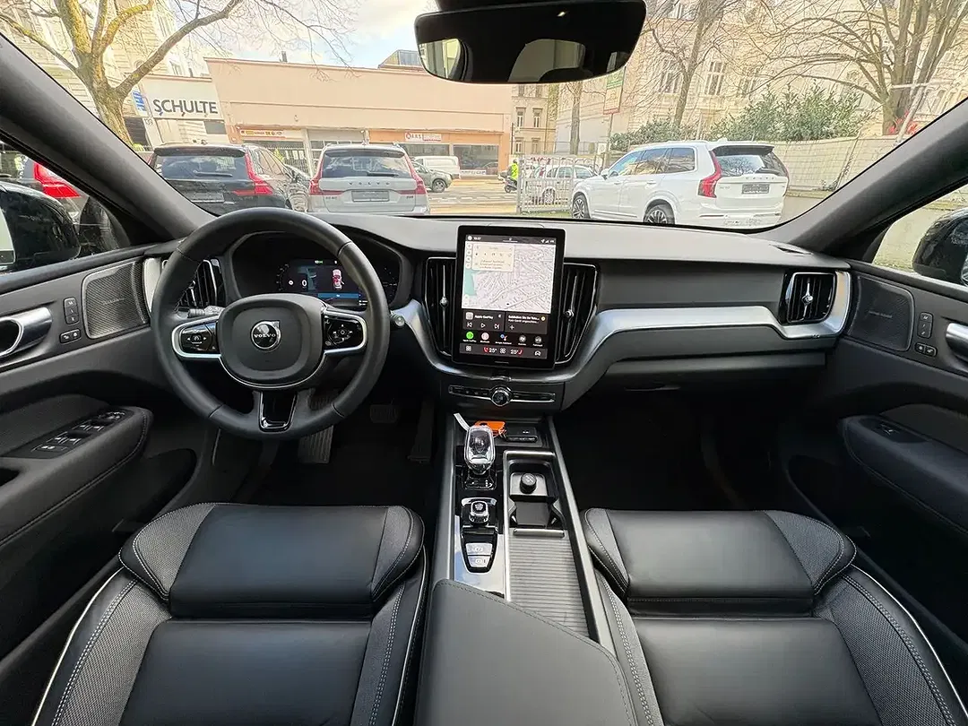 Volvo XC60 T6 Plus Black Edition - Thumbnail 14