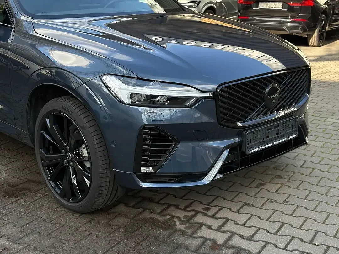 Volvo XC60 T6 Plus Black Edition - Thumbnail 3
