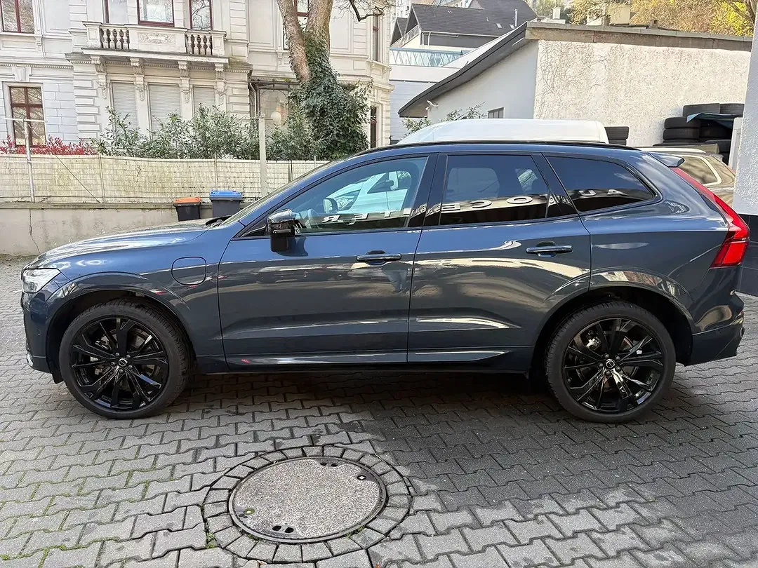Volvo XC60 T6 Plus Black Edition - Thumbnail 4