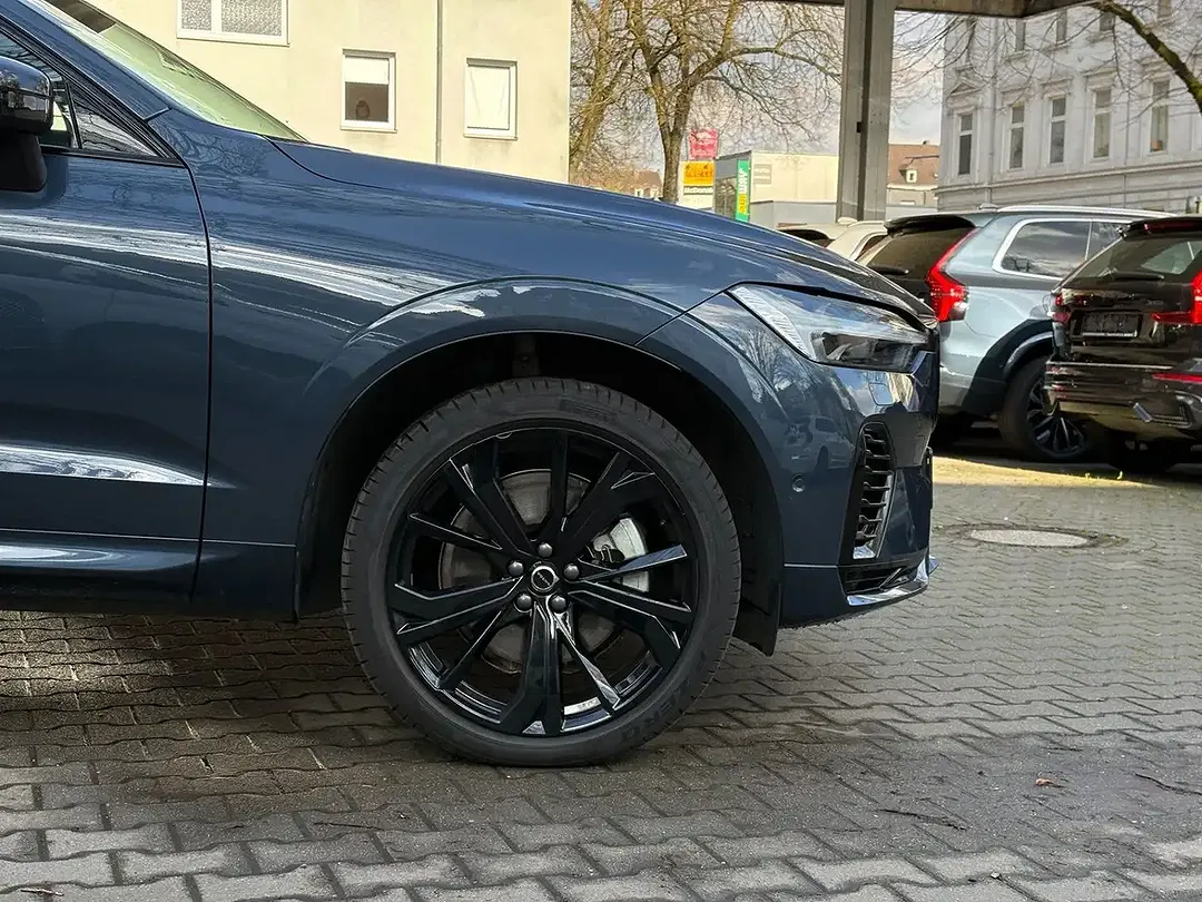 Volvo XC60 T6 Plus Black Edition - Thumbnail 7