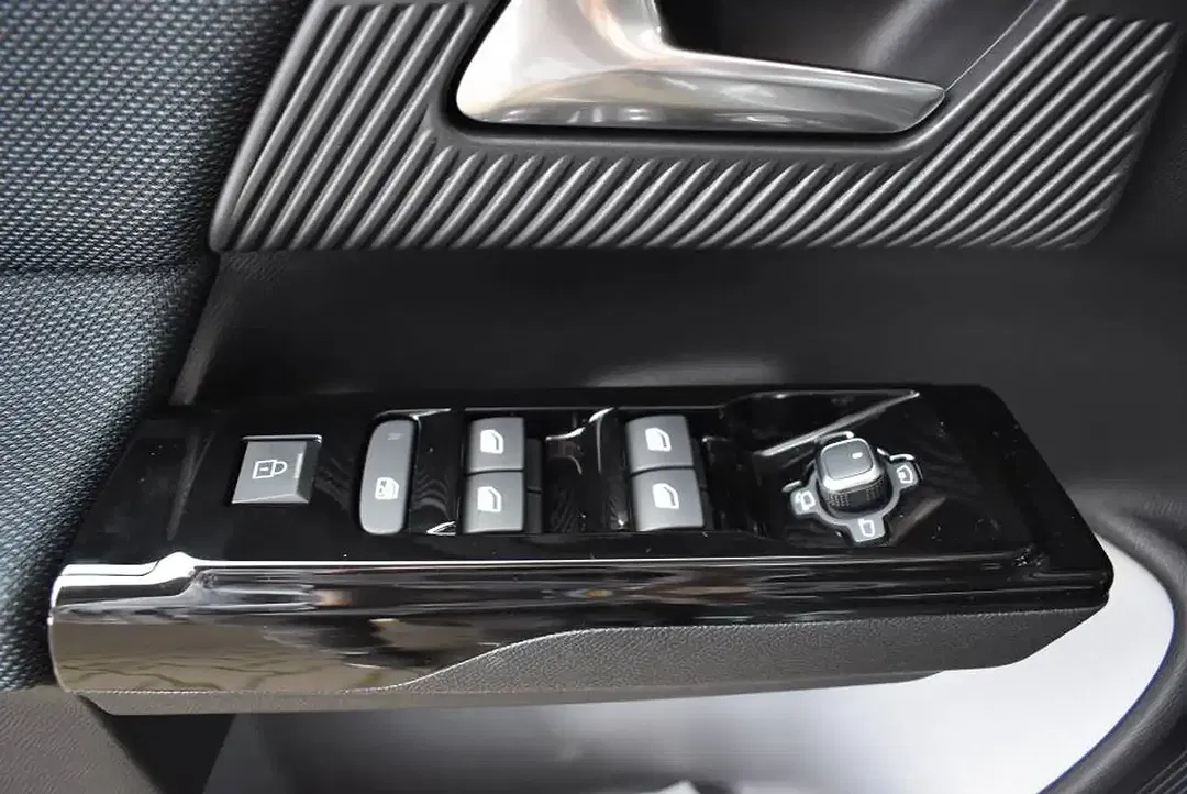 Citroen C5 Aircross Hybrid Max - Thumbnail 11