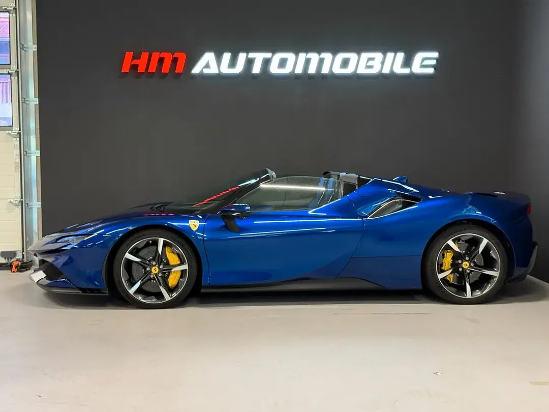 Ferrari SF90 Spider - Thumbnail 3