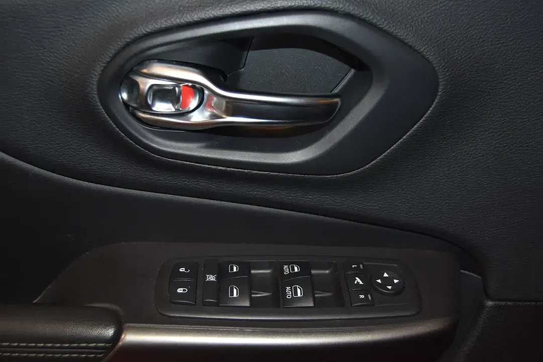 Jeep Cherokee Limited - Thumbnail 6